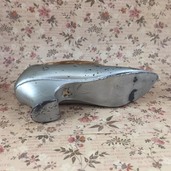 Antique Pin Cushion Metal Lady Shoe High Heel Velvet Cushion plus Pins as Found - Picture 3 of 5